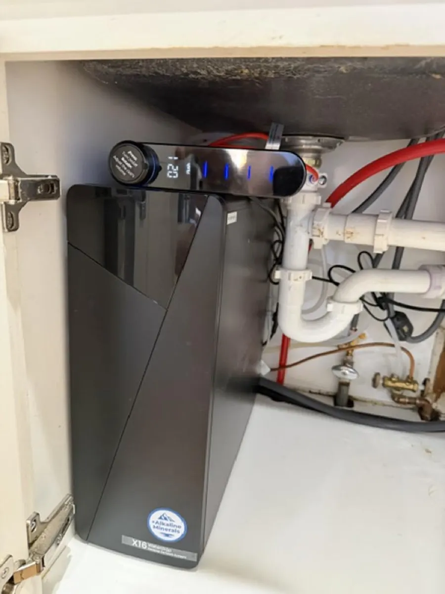 Under-sink reverse osmosis unit installed in a kitchen cabinet